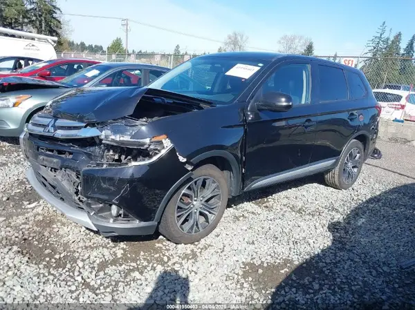 JA4AD3A30JZ040881 2018 MITSUBISHI OUTLANDER - Image 2