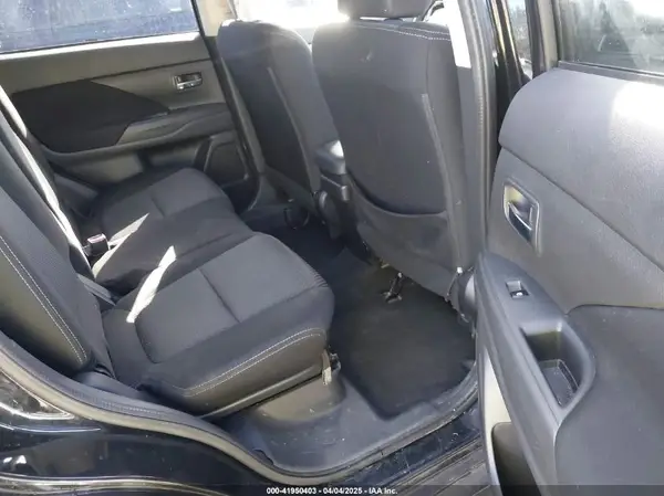 JA4AD3A30JZ040881 2018 MITSUBISHI OUTLANDER - Image 8