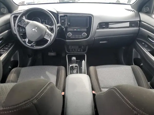 JA4AD3A30JZ044185 2018 MITSUBISHI OUTLANDER - Image 8