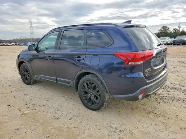 JA4AD3A30JZ049810 2018 MITSUBISHI OUTLANDER - Image 2