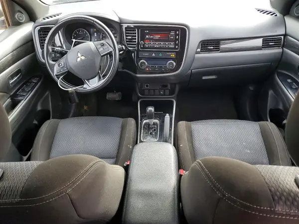 JA4AD3A30JZ049810 2018 MITSUBISHI OUTLANDER - Image 8