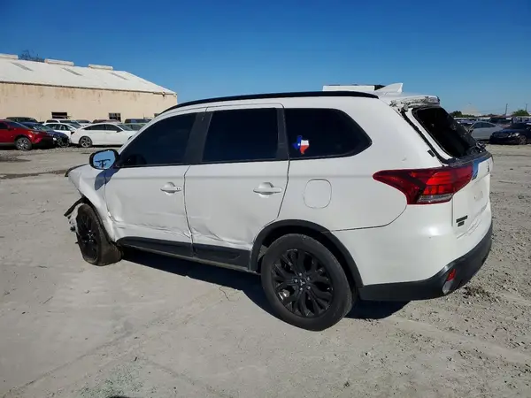 JA4AD3A30JZ051735 2018 MITSUBISHI OUTLANDER - Image 2