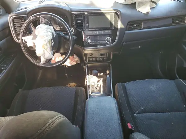 JA4AD3A30JZ051735 2018 MITSUBISHI OUTLANDER - Image 8