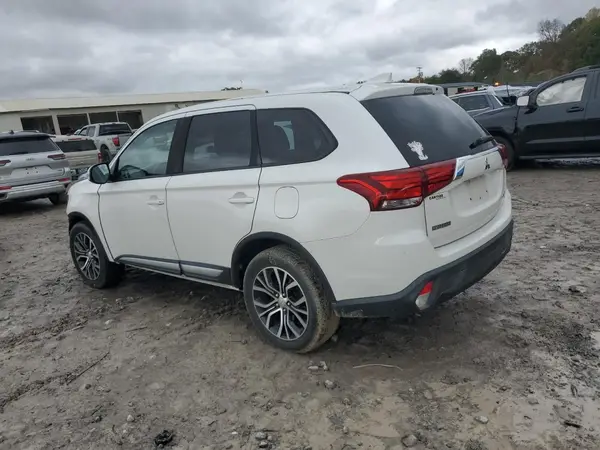 JA4AD3A30JZ051895 2018 MITSUBISHI OUTLANDER - Image 2