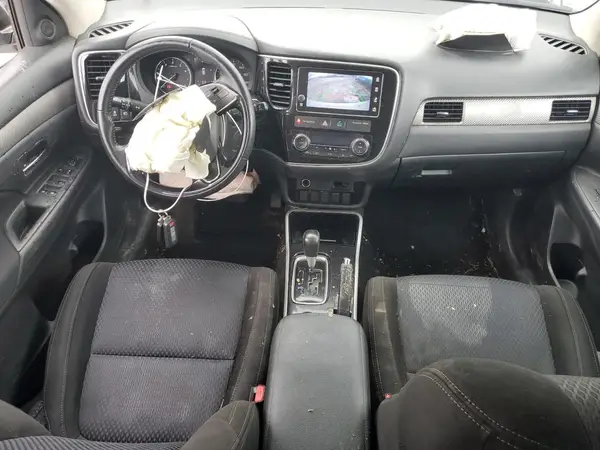 JA4AD3A30JZ051895 2018 MITSUBISHI OUTLANDER - Image 8