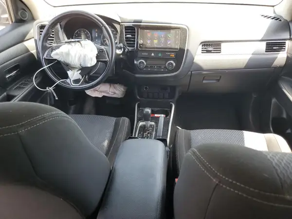 JA4AD3A30JZ054716 2018 MITSUBISHI OUTLANDER - Image 8