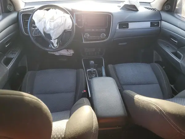 JA4AD3A30JZ055672 2018 MITSUBISHI OUTLANDER - Image 8