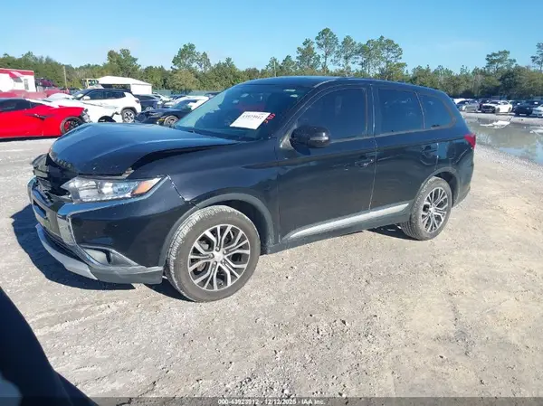 JA4AD3A30JZ058975 2018 MITSUBISHI OUTLANDER - Image 2