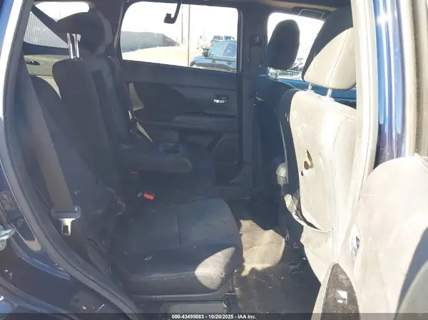 JA4AD3A30JZ060225 2018 MITSUBISHI OUTLANDER - Image 8