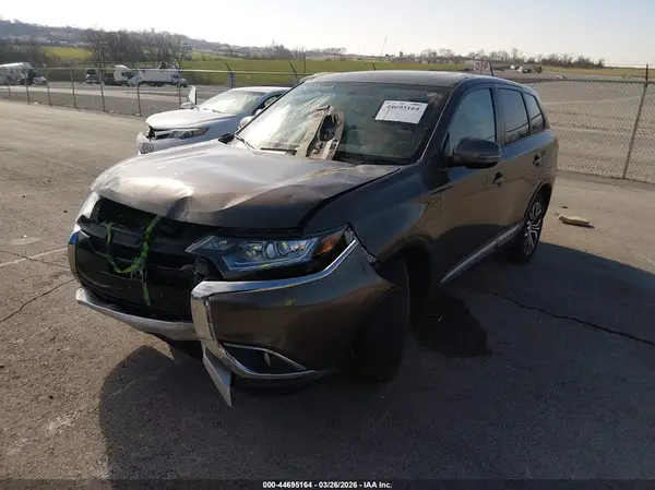 JA4AD3A30JZ061200 2018 MITSUBISHI OUTLANDER - Image 2