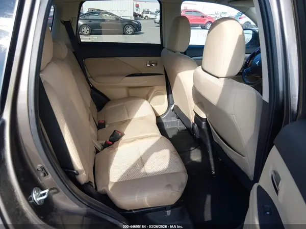 JA4AD3A30JZ061200 2018 MITSUBISHI OUTLANDER - Image 8