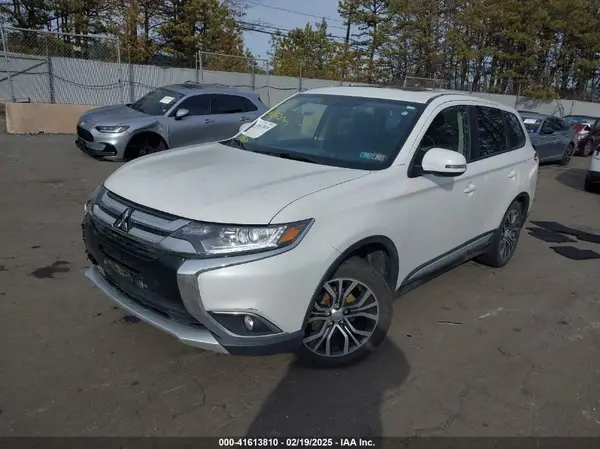 JA4AD3A30JZ063299 2018 MITSUBISHI OUTLANDER - Image 2
