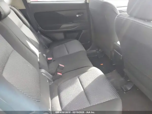 JA4AD3A30JZ063299 2018 MITSUBISHI OUTLANDER - Image 8