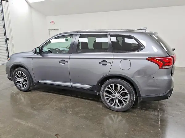 JA4AD3A30JZ066655 2018 MITSUBISHI OUTLANDER - Image 2
