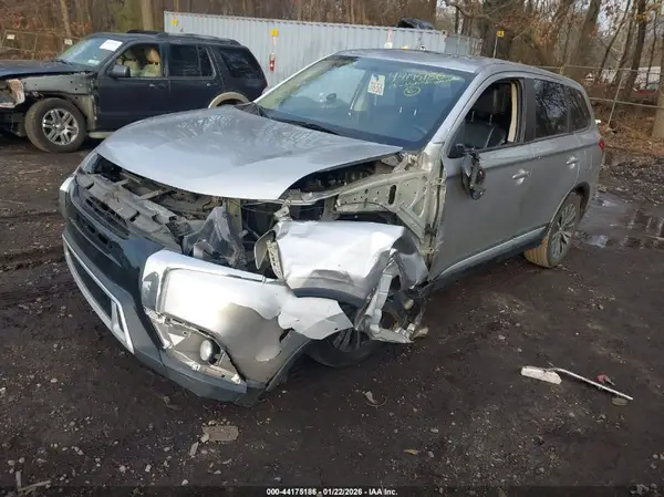 JA4AD3A30KZ038890 2019 MITSUBISHI OUTLANDER - Image 2