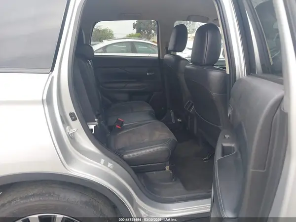 JA4AD3A30KZ043233 2019 MITSUBISHI OUTLANDER - Image 8