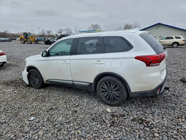 JA4AD3A30LZ048000 2020 MITSUBISHI OUTLANDER - Image 2