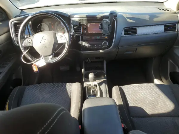 JA4AD3A31GZ000401 2016 MITSUBISHI OUTLANDER - Image 8