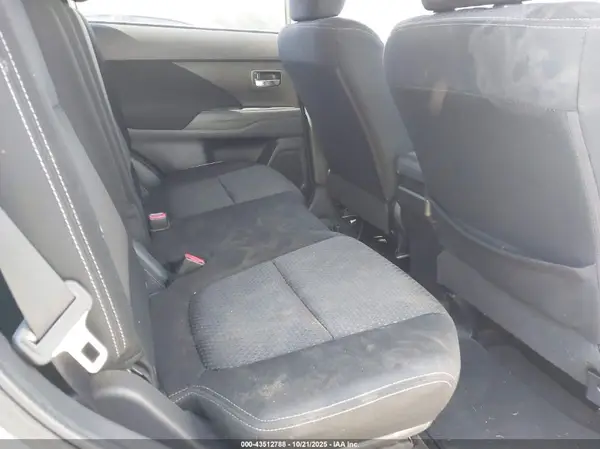 JA4AD3A31GZ011902 2016 MITSUBISHI OUTLANDER - Image 8
