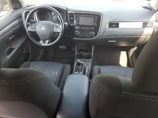 JA4AD3A31GZ012340 2016 MITSUBISHI OUTLANDER - Image 8