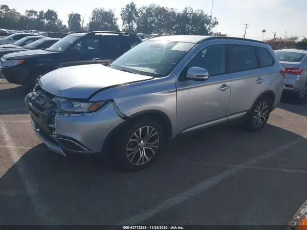 JA4AD3A31GZ033575 2016 MITSUBISHI OUTLANDER - Image 2