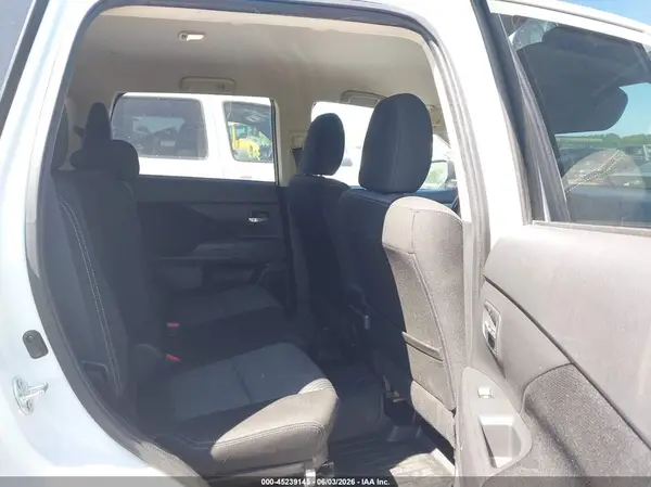 JA4AD3A31GZ043555 2016 MITSUBISHI OUTLANDER - Image 8