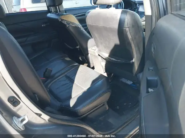 JA4AD3A31GZ063272 2016 MITSUBISHI OUTLANDER - Image 8