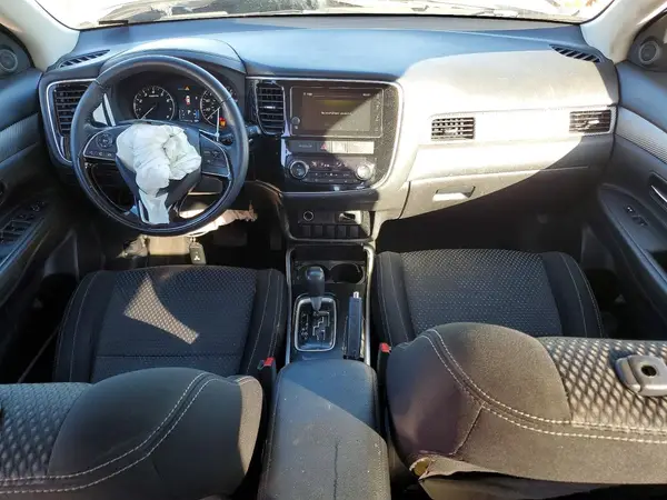 JA4AD3A31HZ004644 2017 MITSUBISHI OUTLANDER - Image 8
