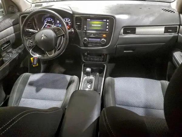 JA4AD3A31HZ006281 2017 MITSUBISHI OUTLANDER - Image 8