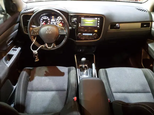 JA4AD3A31HZ013621 2017 MITSUBISHI OUTLANDER - Image 8