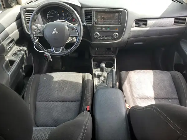 JA4AD3A31HZ021511 2017 MITSUBISHI OUTLANDER - Image 8