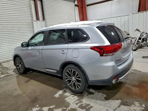 JA4AD3A31HZ023369 2017 MITSUBISHI OUTLANDER - Image 2