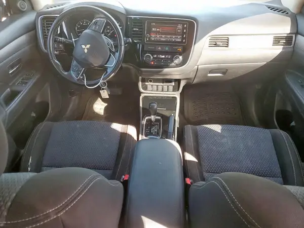 JA4AD3A31HZ039684 2017 MITSUBISHI OUTLANDER - Image 8