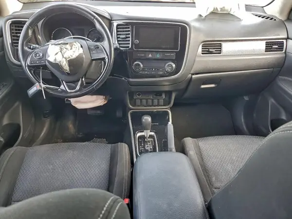JA4AD3A31HZ044139 2017 MITSUBISHI OUTLANDER - Image 8