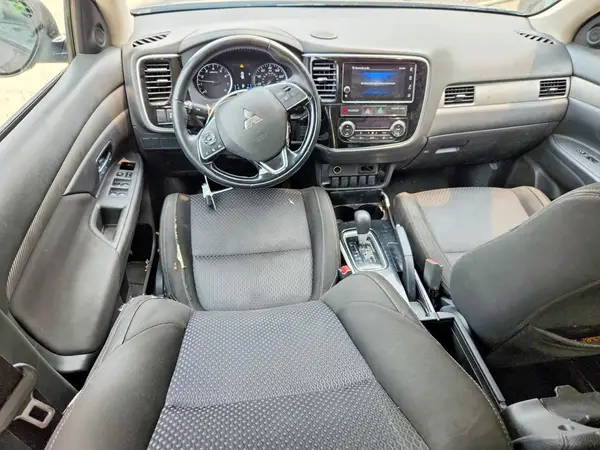 JA4AD3A31HZ046442 2017 MITSUBISHI OUTLANDER - Image 8