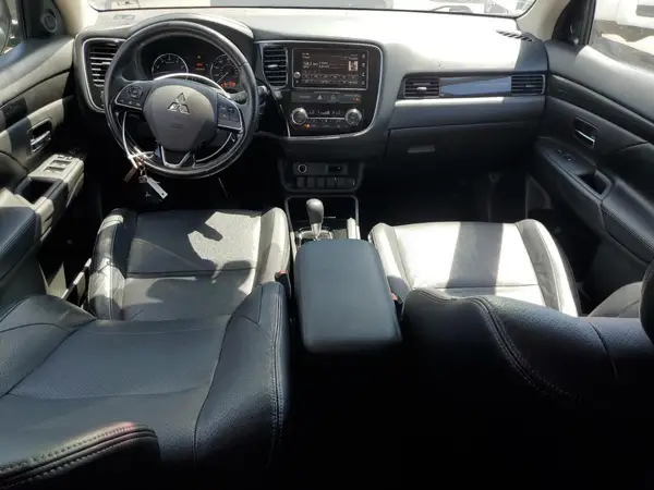 JA4AD3A31HZ052144 2017 MITSUBISHI OUTLANDER - Image 8