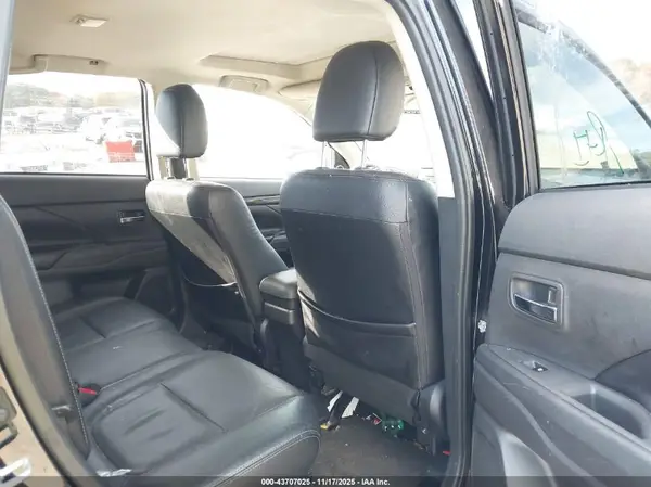 JA4AD3A31HZ053200 2017 MITSUBISHI OUTLANDER - Image 8