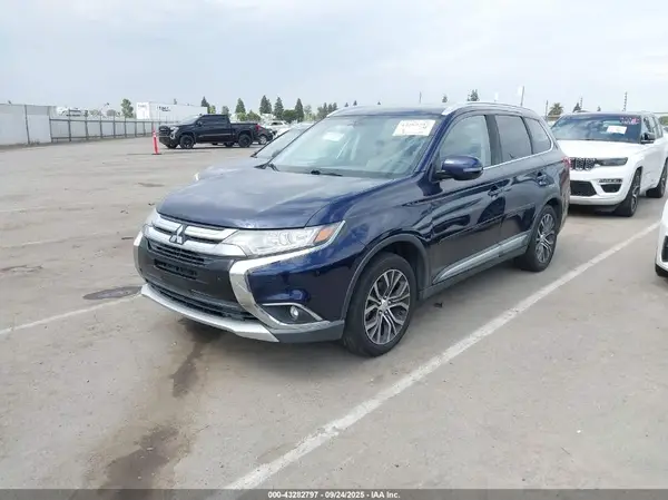 JA4AD3A31HZ058185 2017 MITSUBISHI OUTLANDER - Image 2