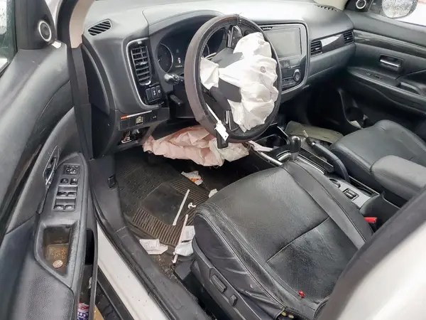 JA4AD3A31HZ059241 2017 MITSUBISHI OUTLANDER - Image 8