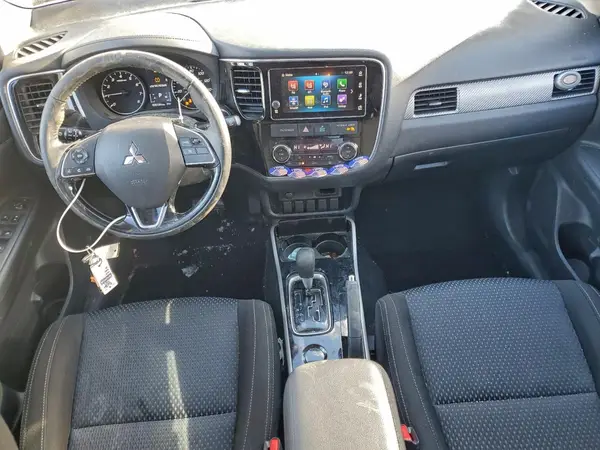 JA4AD3A31HZ061197 2017 MITSUBISHI OUTLANDER - Image 8