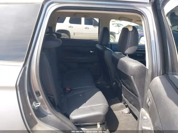 JA4AD3A31HZ061362 2017 MITSUBISHI OUTLANDER - Image 8