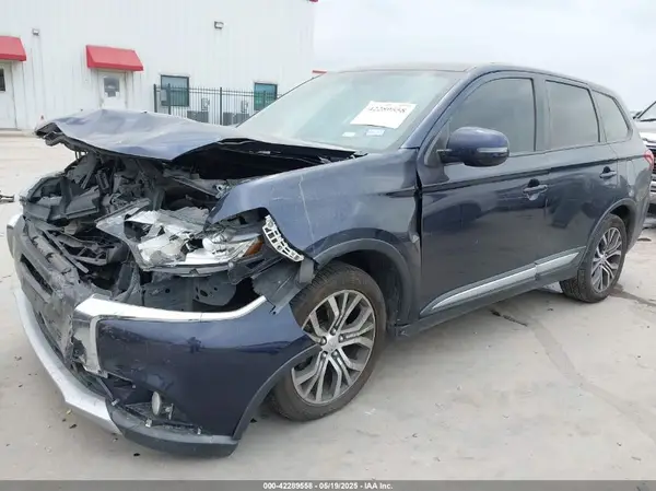 JA4AD3A31HZ065363 2017 MITSUBISHI OUTLANDER - Image 2