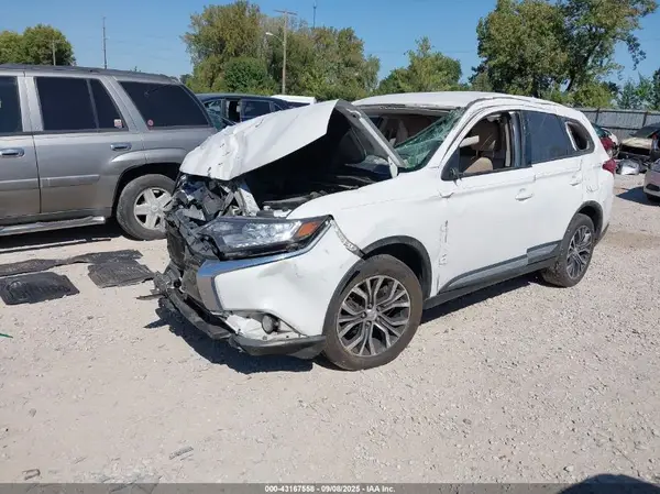 JA4AD3A31HZ067310 2017 MITSUBISHI OUTLANDER - Image 2
