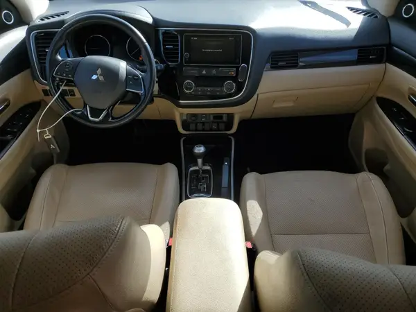JA4AD3A31HZ069896 2017 MITSUBISHI OUTLANDER - Image 8