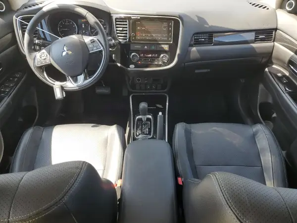 JA4AD3A31JJ001425 2018 MITSUBISHI OUTLANDER - Image 8