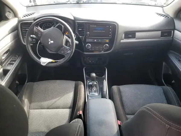 JA4AD3A31JJ002767 2018 MITSUBISHI OUTLANDER - Image 8