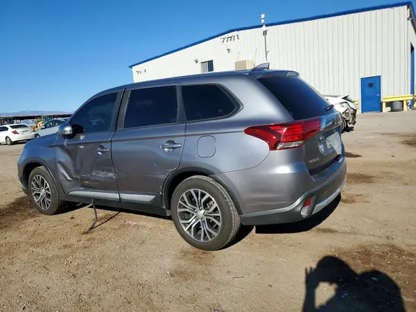 JA4AD3A31JJ003823 2018 MITSUBISHI OUTLANDER - Image 2