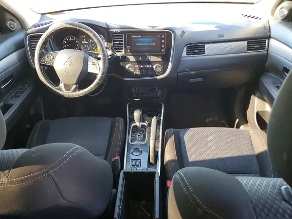 JA4AD3A31JJ003823 2018 MITSUBISHI OUTLANDER - Image 8