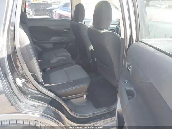 JA4AD3A31JJ004065 2018 MITSUBISHI OUTLANDER - Image 8