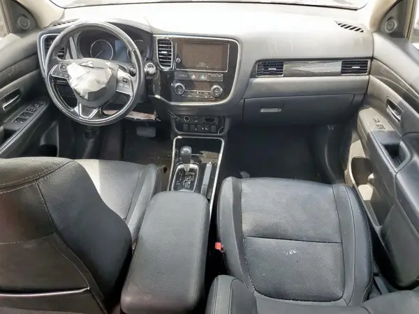 JA4AD3A31JZ002544 2018 MITSUBISHI OUTLANDER - Image 8
